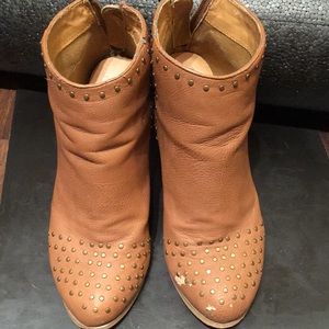Cooperative boots